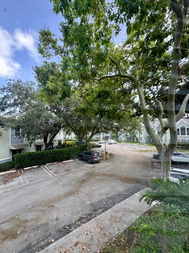 Building Photo - 1050 Crystal Way