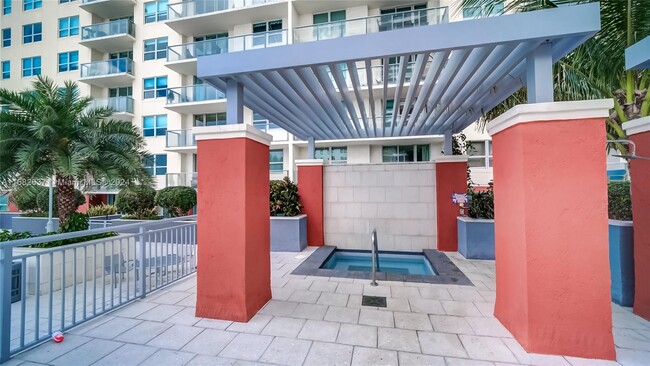 Building Photo - 1155 Brickell Bay Dr