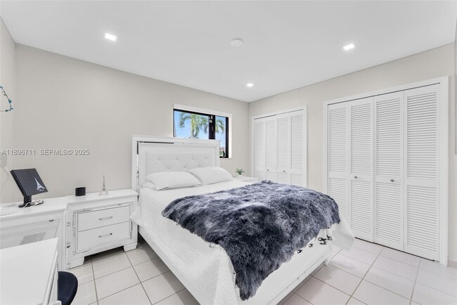 Building Photo - 1417 SW 139th Ave