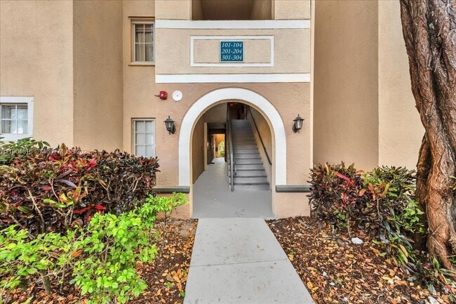 Building Photo - 2516 Centergate Dr