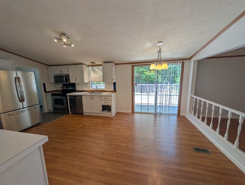Building Photo - 135 Treasure Ln