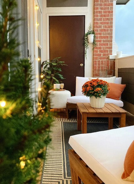 Building Photo - 14343 E 1st Dr