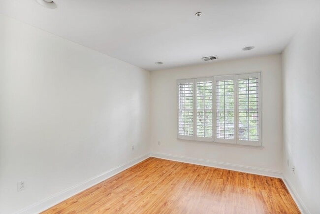 Building Photo - 100 Abbie Ct