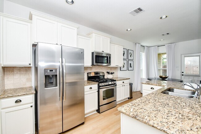 Building Photo - 24119 Via Renata Dr