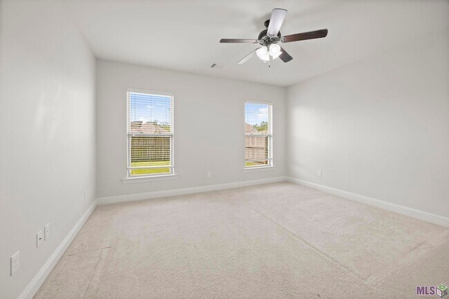 Building Photo - 471 Lake Breeze Dr