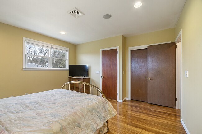 Building Photo - 71 Bemis Rd