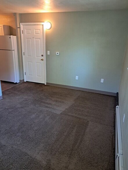 Building Photo - 1951 Clinton St