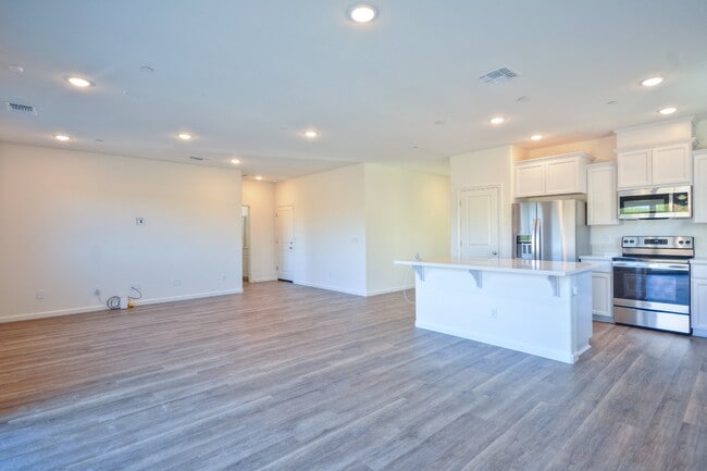 Building Photo - Newer home with solar AVAILABLE NOW!