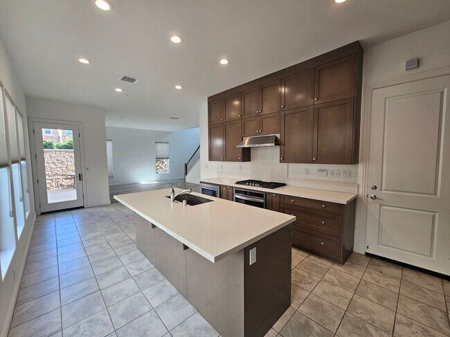 Building Photo - 20841 Acorn Cir