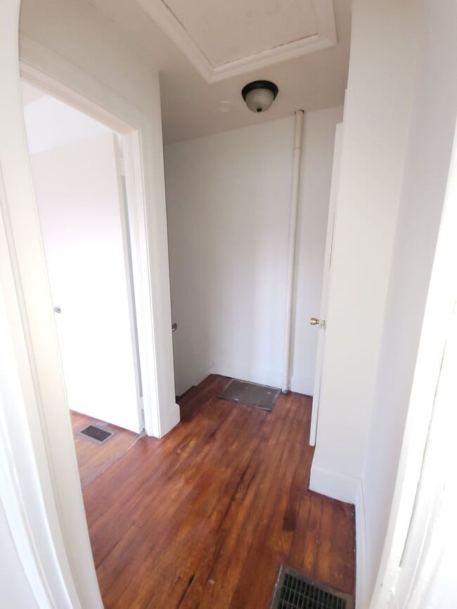 Building Photo - 405-A E Beech St