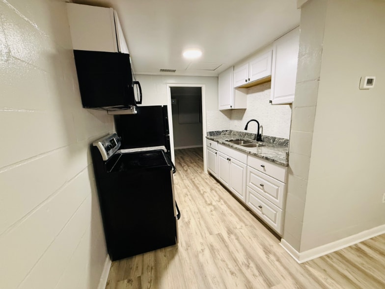 Building Photo - 314 7th Ave NE