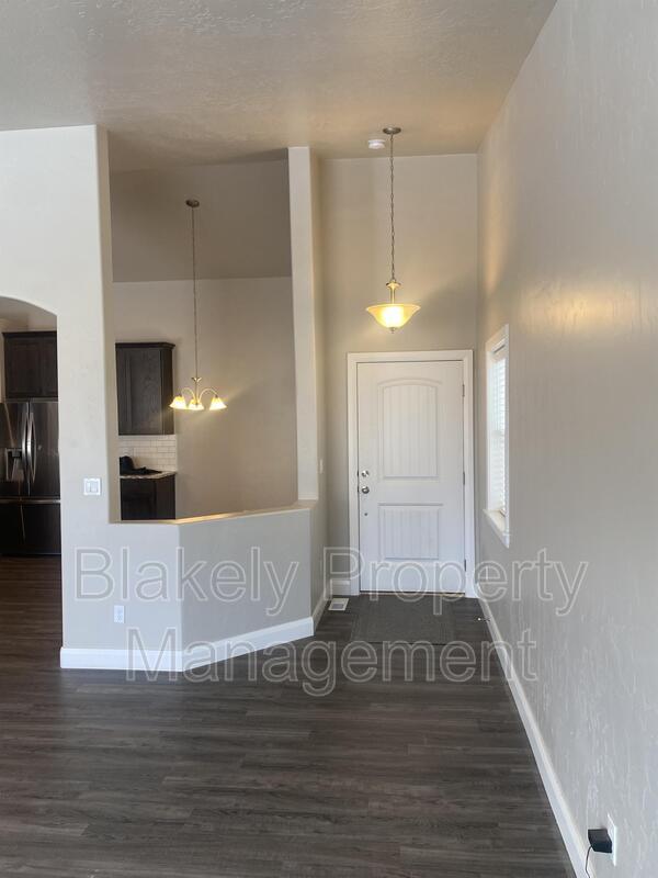 Building Photo - 1476 W Soldotna Dr