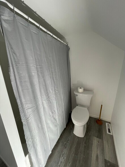 Building Photo - 50 Braddock St