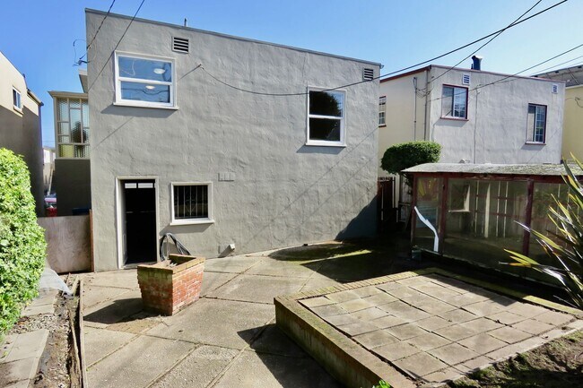 Building Photo - 52 Oakmont Dr