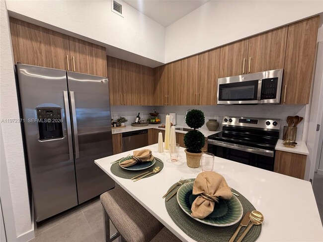 Building Photo - 2001 Van Buren St