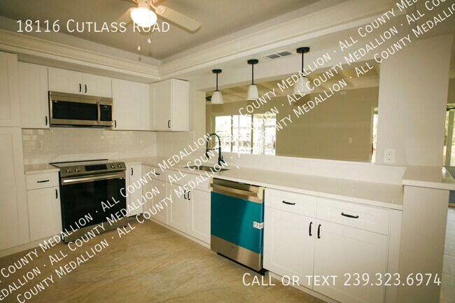 Building Photo - Fort Myers Beach Sailboat Access Home in t...
