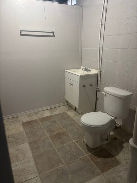 Building Photo - 4457 E 154th St