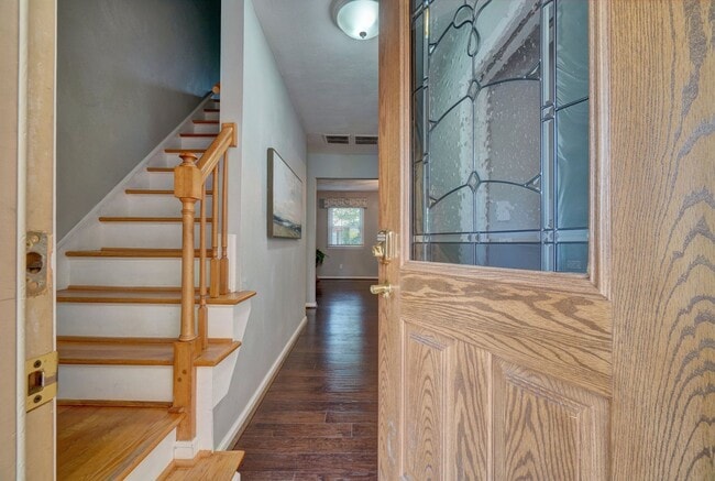 Building Photo - Fabulous 4-Bedroom Great Neck Home Ready 0...