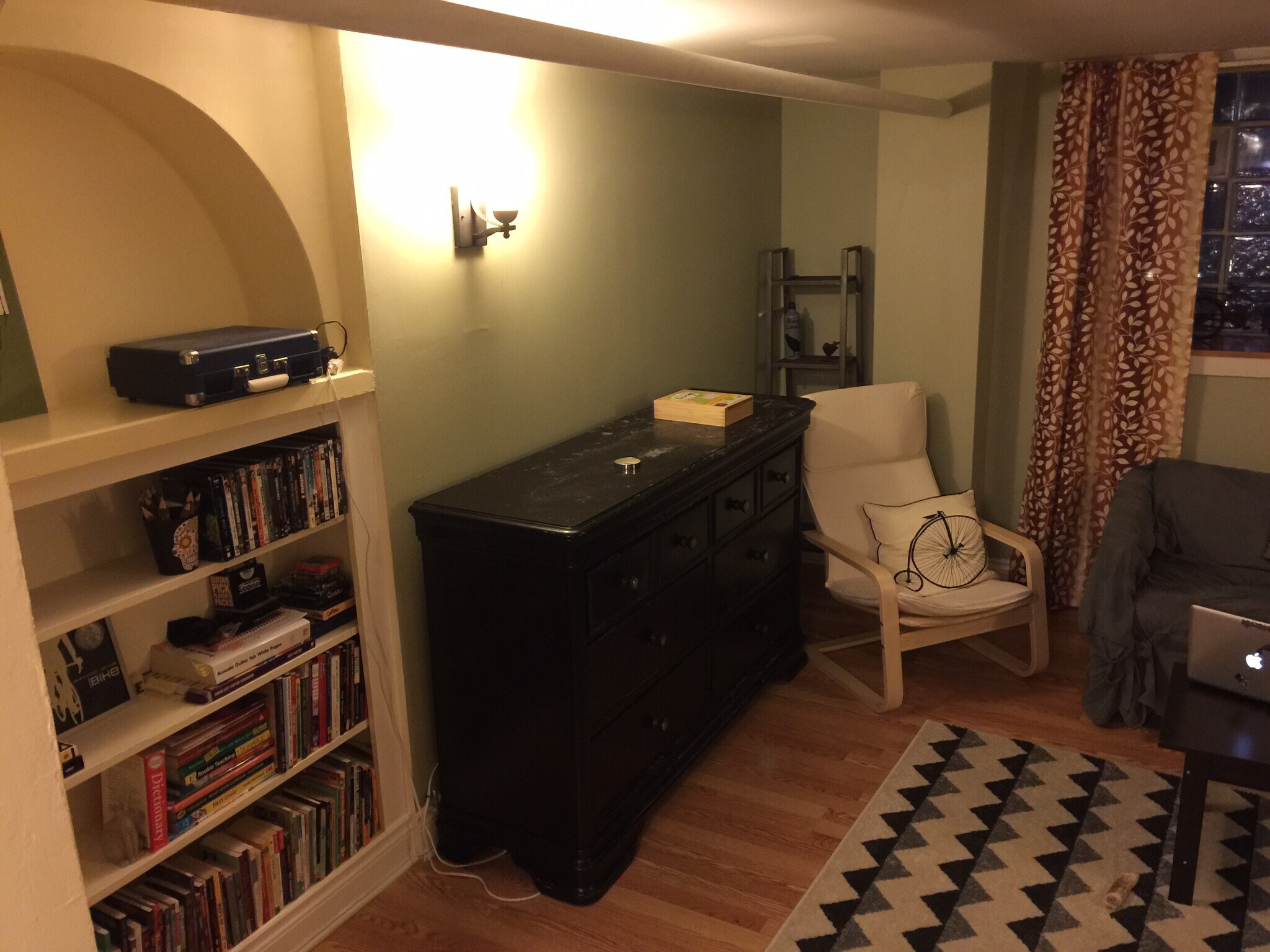 Living room - 6423 N Claremont Ave