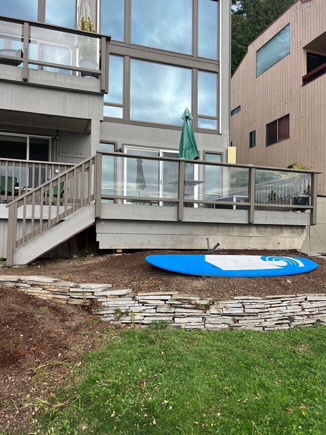 Building Photo - 1120 West Lake Sammamish Pkwy NE