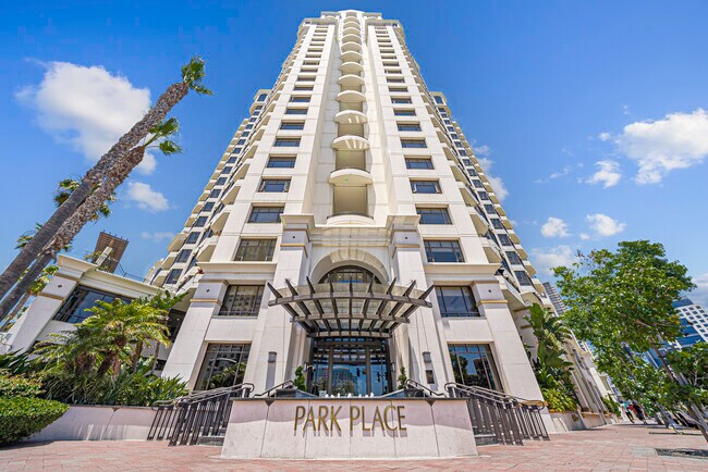 Building Photo - 700 W Harbor Dr