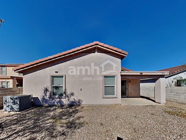 Building Photo - 286 E Mountain Alder St