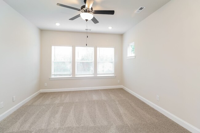 Building Photo - Beautiful 3BR 2.5BA Townhome w/ Full Appliance Kitchen • Garage Parking in Westerly Hills