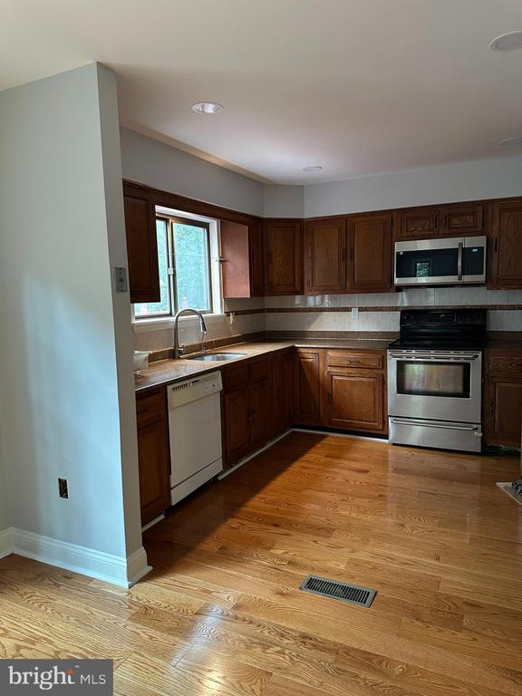 Building Photo - 7811 Wendy Ridge Ln