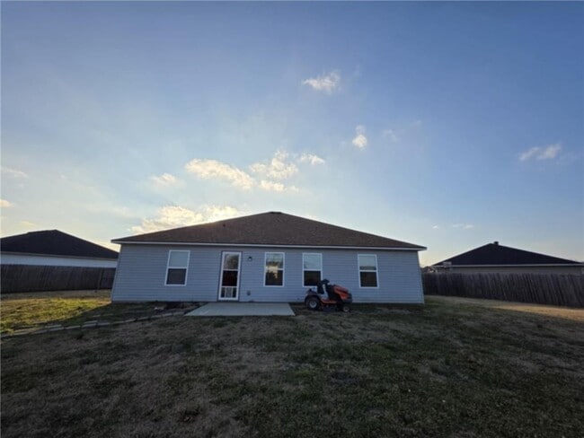 Building Photo - 856 NW Evans Cir