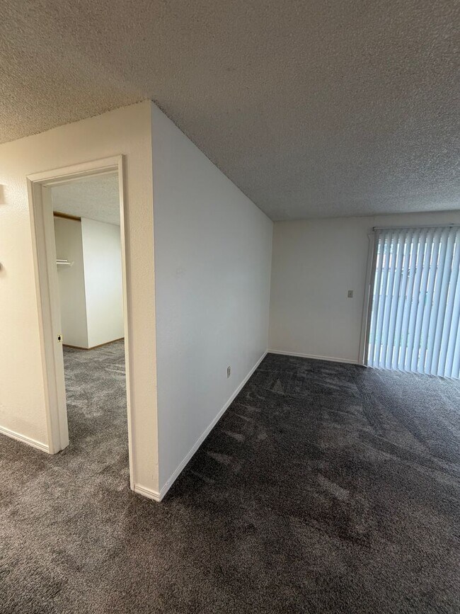 Building Photo - 3039-3041 Kane Street