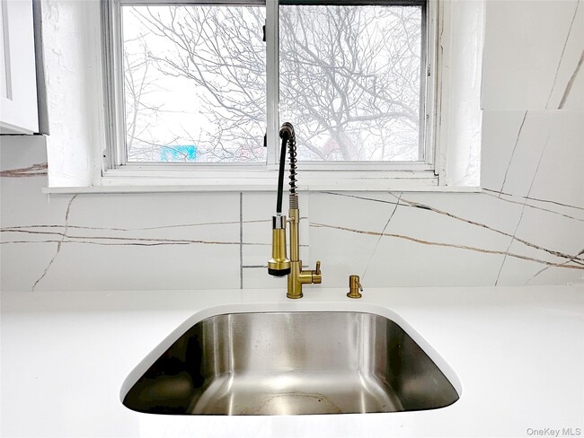 Building Photo - 153 Fifth Ave