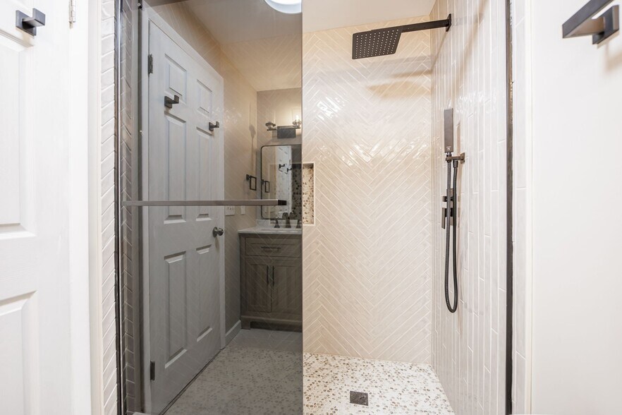 Building Photo - 10 Stuyvesant Rd