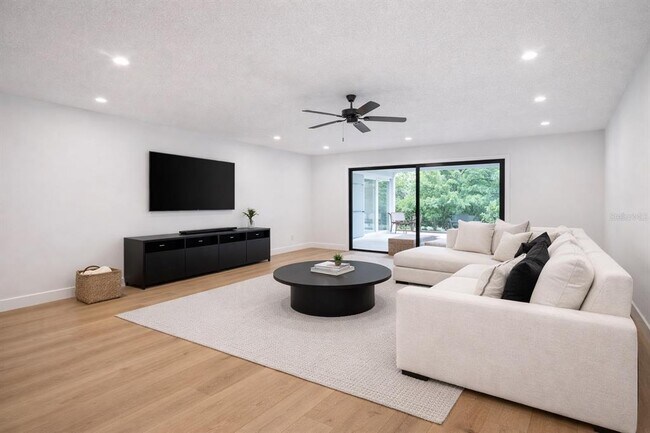 Building Photo - 5200 26th Ave N