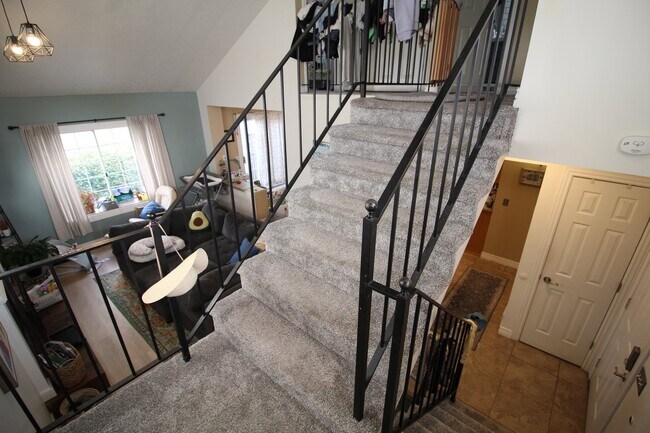 Building Photo - 6929 S Prom Dr