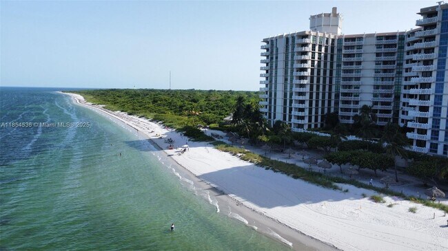 Building Photo - 1121 Crandon Blvd