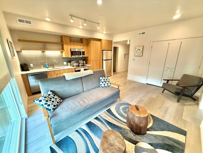 Building Photo - 360 W 200 S