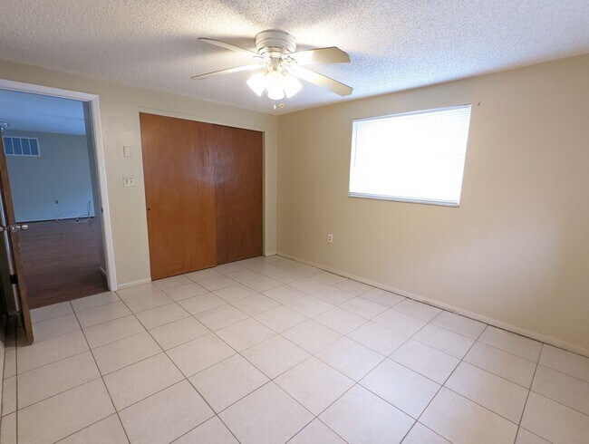 Building Photo - REDUCED!!!  3 bedroom, 2 FULL bathroom, 1320sq ft home with LVP flooring, spacious kitchen a LARG...