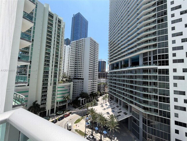 Building Photo - 1331 Brickell Bay Dr