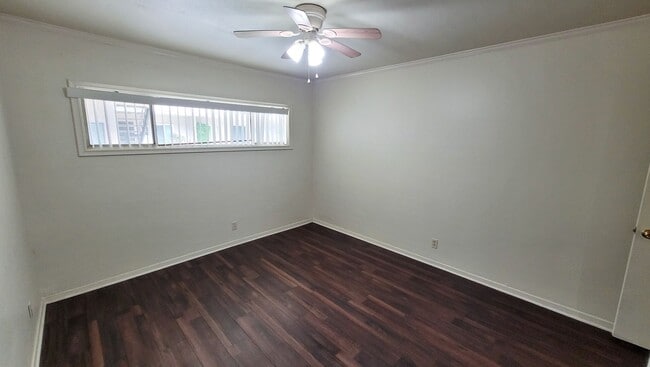 Building Photo - Downstairs 2 Bed 1 Bath with Carport and O...