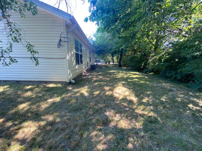 Building Photo - "Cozy 3-Bed Oasis with 2 Baths in Vibrant ...