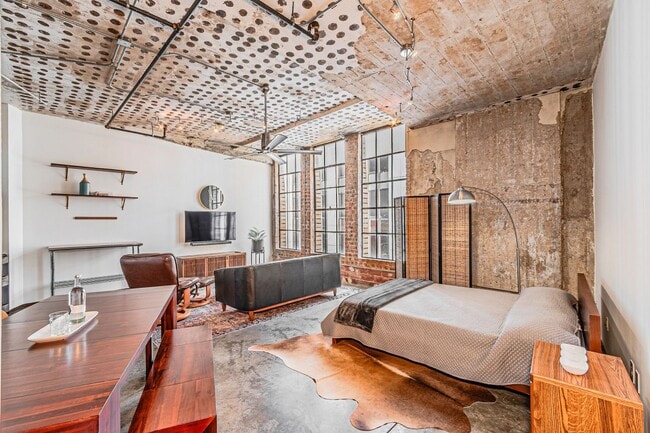 Building Photo - Modern Studio Loft in Downtown Dallas – Water & Internet Included in the Rent ($500 Off First Mon...