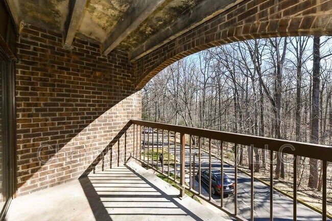 Building Photo - 11220 Chestnut Grove Square