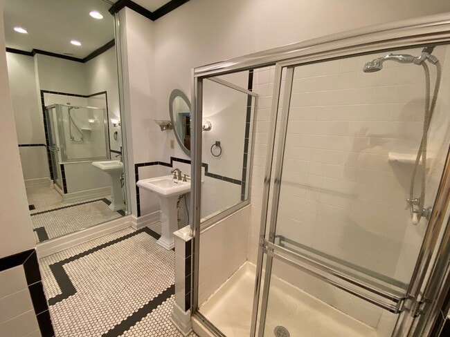 Building Photo - Short North - Victorian Village Single Family Brick House