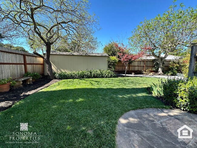 Building Photo - Spacious 4+BD/3BA Two-Story Home with Expansive Yard