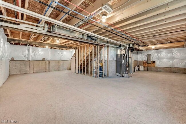 Building Photo - 704 Maple Hollow Ct