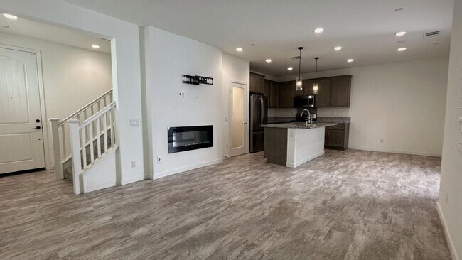 Building Photo - 26149 Park Ave