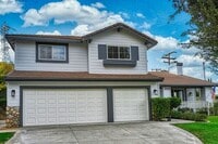 Building Photo - Gorgeous 5 bd 3 ba Corner Lot Home Newhall