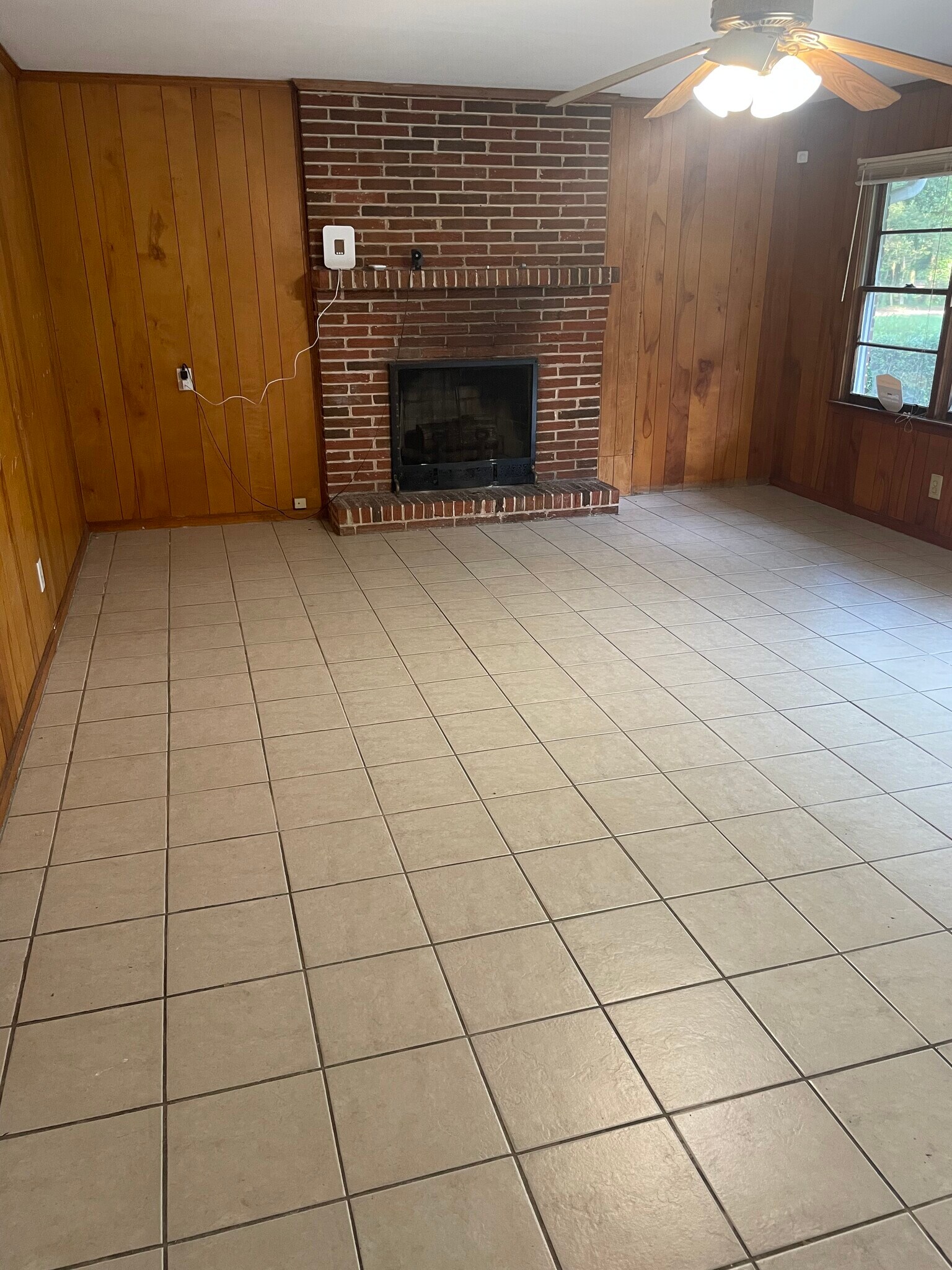 Family Rm - 4193 Dunmore Rd