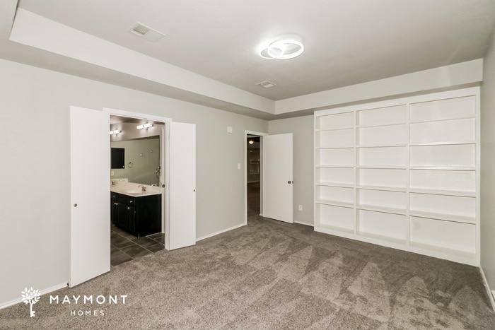 Building Photo - 15426 Baxter Ave