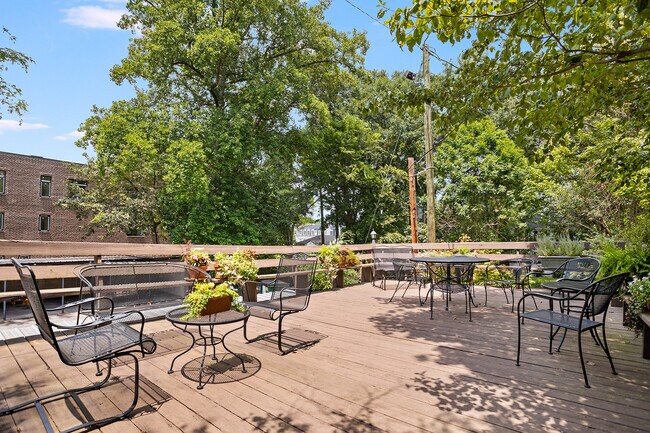 Building Photo - 2260 Peachtree Rd